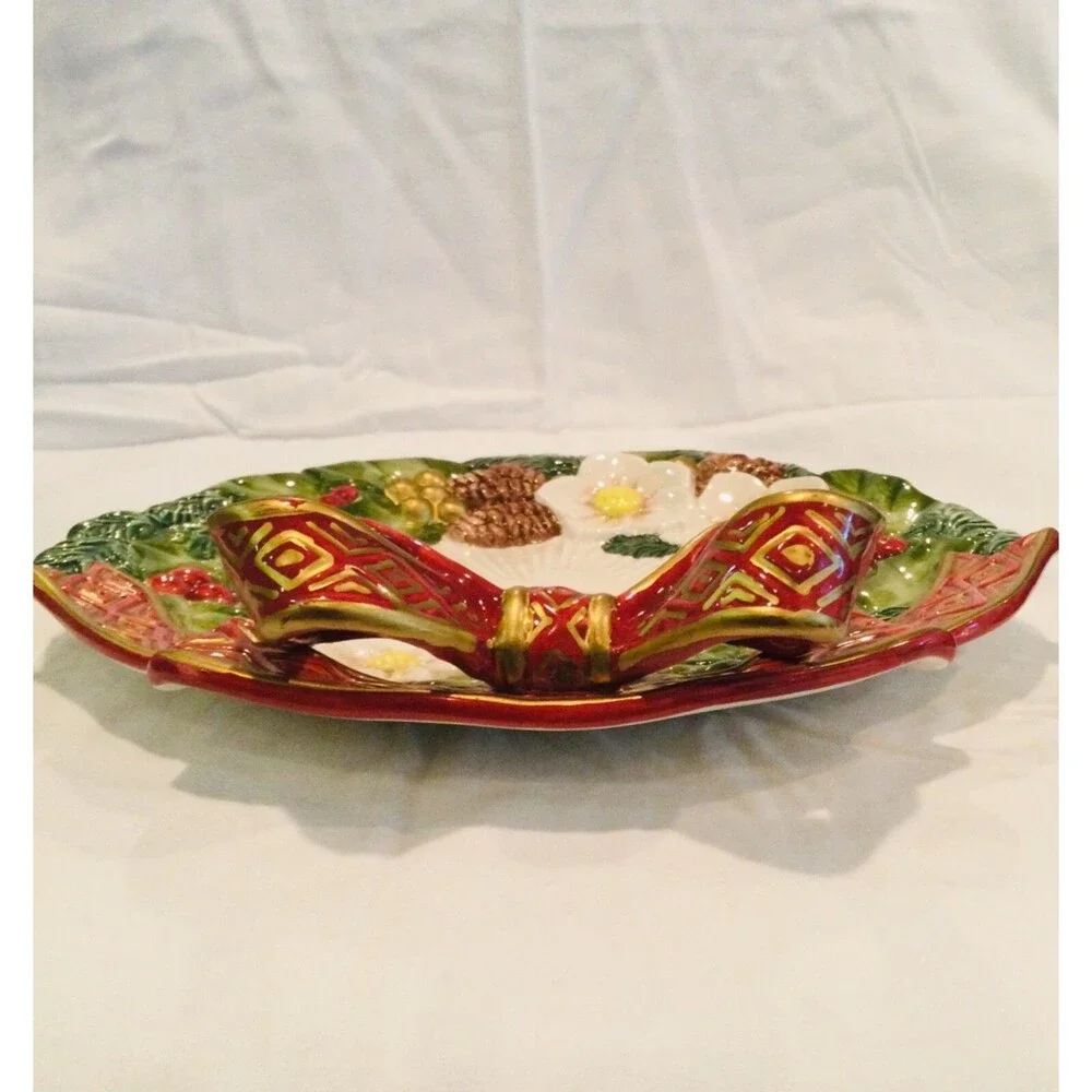 1995 Fitz & Floyd Christmas Wreath Holiday Plate with Pine Cones Flower 9”